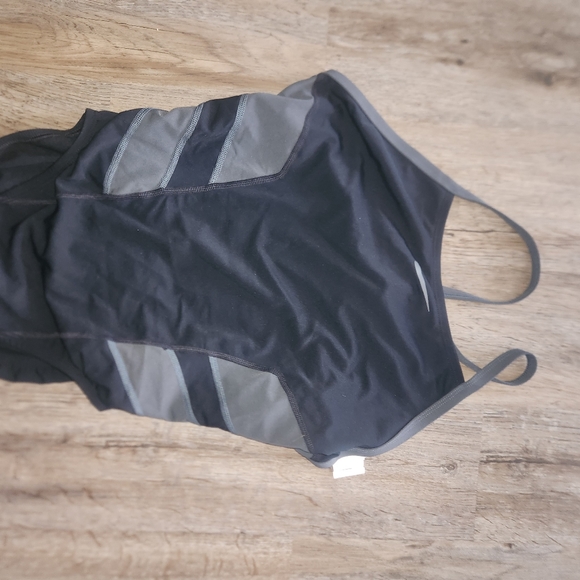 Nike swimsuit - Picture 3 of 3